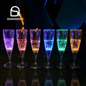 Venta al por mayor de bajo precio de la taza de color Bar Party Lights Copas de plástico Led Champagne Glass Champagne Bottle Led Lights