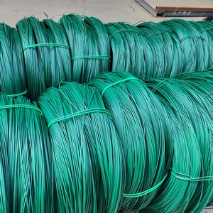 Fil <span class=keywords><strong>enduit</strong></span> de PVC de vente chaude pour les cages soudées finies de fil de PVC grillage galvanisé par forme de trou carré - Product Image 3