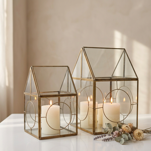 Fabricants de porte-bougies en verre encadrés de laiton en forme de maison pour la décoration de la maison et les mariages - Product Image 1
