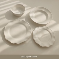 Service de table en céramique de style pastoral élégant et frais avec bordure créative en dentelle gaufrée irrégulière pour le petit-déjeuner et les desserts à la maison