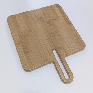 Planche à découper en bambou Mototake 35x47x2cm avec poignée pour la découpe et le service en cuisine - Product Image 1