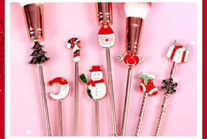 Ensemble de <span class=keywords><strong>pinceaux</strong></span> de maquillage de luxe rose privé conception de noël Catton Animal père noël 8 pièces maquillage professionnel ensemble de <span class=keywords><strong>pinceaux</strong></span> de maquillage mignon - Product Image 4