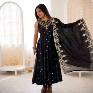 Ensemble Kurta traditionnel indien pakistanais pour femmes, noir, longueur cheville, avec dupatta brodée, coupe classique, vêtements ethniques - Product Image 1