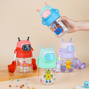 Botella de agua infantil con diseño de robot, con correa, 350 ml, para niños de 2 a 4 años, material PP, taza portátil con boquilla. - Product Image 3