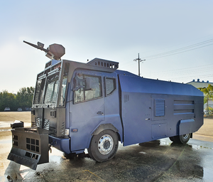 Camion de canon à eau anti-émeute ISUZU Hino HOWO 6x4 6x6 camion de pulvérisation de colorant/poivre/mousse - Product Image 5