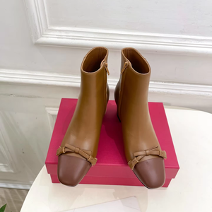 Botines de mujer marrones de dos tonos con punta cuadrada, decoración de lazo y cremallera lateral - Product Image 1