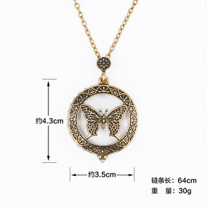 Collier vintage en métal avec papillon et loupe - Product Image 4