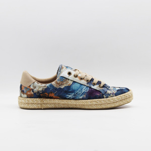 Baskets basses en toile à imprimé floral avec semelle en espadrille tressée en jute, à lacets - Chaussures décontractées d'été bohèmes pour femmes - Product Image 4