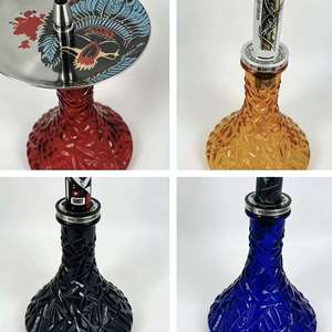 Cachimba de Vidrio de Colores, Pipa de Shisha Moderna con Base Tallada y Soporte Metálico para Exhibición en Bares y Salones - Product Image 2