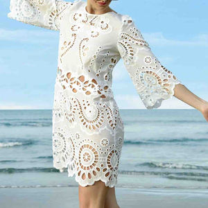 Robe mini en dentelle à col rond, coupe ajustée et évasée, best-seller classique, robe en coton personnalisée pour femmes - Product Image 2