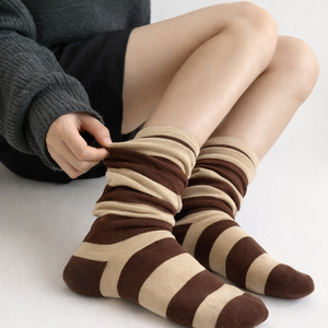 Kaos Kaki Wanita Model Slouch Bergaris Khusus dengan Campuran Katun Lembut, Gaya Kasual dan Nyaman - Product Image 2