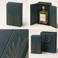 Boîte cadeau personnalisée pour tequila, double porte, en carton rigide, avec insert ajusté pour une seule bouteille et décorations en cuivre.