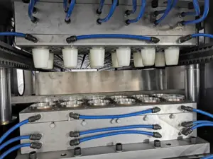 Cup Making Vacuum Thermoforming Machine Plástico automático de alta produção China forneceu 90 Pet Vacuum 0,3-2,5 milímetros 65 quilowatts 6,5