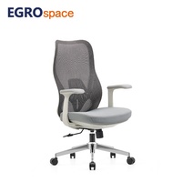 EGROspace fabrique des chaises de bureau ergonomiques pivotantes avec soutien lombaire mi-dos pour le personnel.