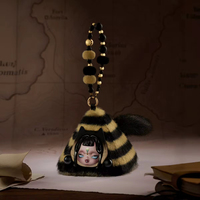 Authentique POP MART SKULLPANDA Mystic Veil Mini Sac « Où le temps réside » Pochette en peluche avec pendentif chaîne perlée style égyptien, objet de collection
