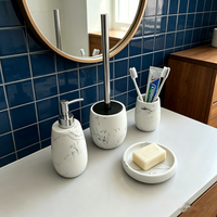 Ensemble d'accessoires de salle de bain en résine écologique de haute qualité, quatre pièces, avec porte-savon, gobelet, porte-shampooing pour la maison et les hôtels