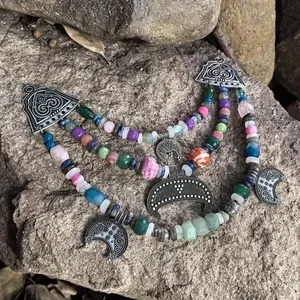Collier de perles vertes superposées à 3 rangs, style classique, inspiré de la culture slavie, avec pendentif en bronze, bijoux tribaux, bijoux ethniques, cadeau pour elle - Product Image 5