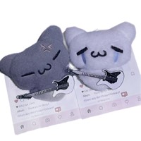 Niedlicher Kopfhörer-Tragender Weißer Katzen-Plüschanhänger Cartoon Weinende Katze Puppe Schlüsselanhänger mit PP-Baumwollfüllung Unisex Kleidungs-Accessoire
