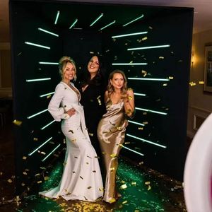 Cabine photo 360 LED portable en gros avec mur de fond incurvé pour événements - Product Image 1