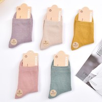 Chaussettes décontractées en coton pur tricotées avec logo, longueur ras du cou, absorbantes, polyvalentes, couleur bonbon, style preppy pour femme, collection automne-hiver