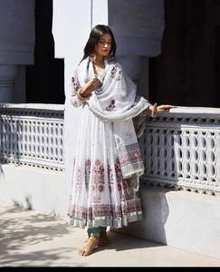 Atractivo Vestido Étnico Anarkali de Georgette con Estampado Floral y Volantes Completos para Mujer al Precio Más Bajo y Calidad Premium - Product Image 2