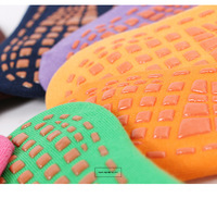 Chaussettes de sport antidérapantes en coton pour enfants adultes de couleur personnalisée en gros