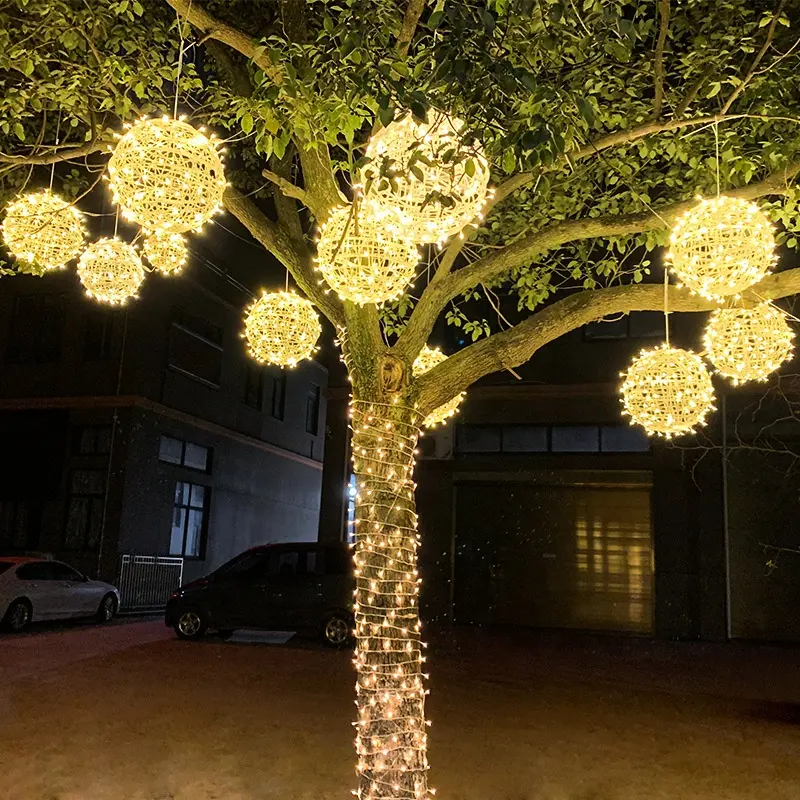 Decoración de Festival de Navidad al aire libre, lámpara de bola de ratán brillante, iluminación de bola redonda Led colgante de Navidad para decoración de árbol de jardín de paisaje