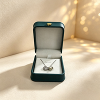 Boîte à pendentif en cuir PU vert foncé avec fermoir couronne dorée, doublure en velours, prix de gros, boîte de rangement pour bijoux et colliers, coffret cadeau