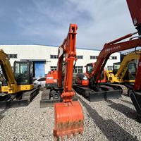 Excavadora de orugas mini Doosan DH55 original usada de Corea, 5.5 toneladas, pocas horas, en stock, con motor y bomba para construcción agrícola y movimiento de tierras.