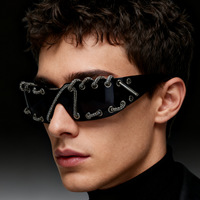 Lunettes de soleil Steampunk 2026 avec décoration de lacets de chaussures, protection UV400, verres PC foncés, style Y2K, pour soirée, monture monobloc, mode, diamant, unisexe