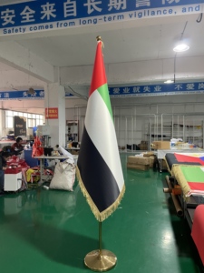 Bandera de Escritorio con Base y Flecos de Alta Calidad - Bandera de Escritorio Resistente para Uso Institucional, en Embajadas y <span class=keywords><strong>Ferias</strong></span> Comerciales - Product Image 4