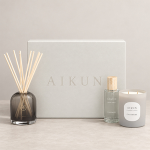 Coffret cadeau Aikun Cashmere Grey Glass Boxed trois pièces pour parfumer la maison, avec bougie à double mèche, diffuseur à bâtonnets et spray d'ambiance - Product Image 3