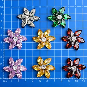 Fleur en <span class=keywords><strong>strass</strong></span> à dos plat œil de cheval rotative de 3 cm de large pour artisanat DIY, boutons de manchette, boucles de vêtements, sacs, décoration de mariage - Product Image 2