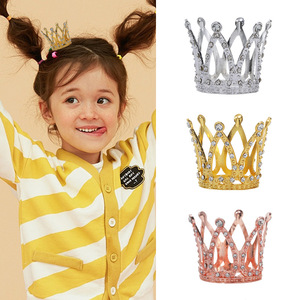 Base de bola de cristal al por mayor Mini forma de corona de aleación soporte de esfera de <span class=keywords><strong>metal</strong></span> pastel pequeña corona para Decoración - Product Image 6