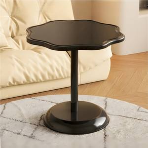 Mesa Auxiliar Redonda de Metal Moderna y Lujosa con Base de Pedestal, Decorada con Flores Amarillas, Pequeña, para Café, Té, Esquina del Sofá, para Sala de Estar - Product Image 3