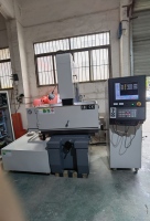 Machine de découpe par électroérosion à plaquettes rigides CNC D7150 à faible entretien avec système d'alarme automatique pour la fabrication de matrices
