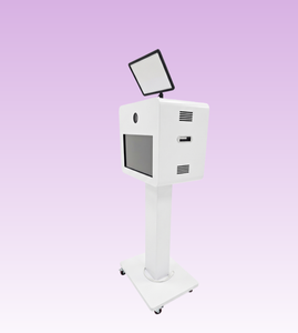 Borne photo grand angle avec impression instantanée et télécommande manuelle – Solution intérieure pour parcs à thème, musées et centres de divertissement - Product Image 2