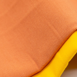 Tissu sergé 40S 100% coton peigné lavé, couleur kaki, en stock pour vêtements - Product Image 2