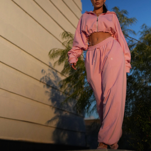 Fabricants de vêtements : Ensemble survêtement rose personnalisé pour femmes, vente en gros, ensemble deux pièces sweat-shirt et pantalon de survêtement pour femmes - Product Image 1