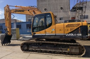 Vente flash : Excavatrice sur chenilles Hyundai 220LC-9S d'occasion, 22 tonnes, d'origine Corée, compacte et hydraulique, pour la construction - Product Image 4