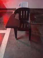 Chaise d'étude empilable en plastique durable avec tablette amovible pour salles de conférence et marché philippin
