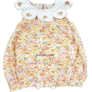 ชุดรอมเปอร์เด็กผู้หญิงลายดอกไม้สไตล์วินเทจ พร้อมปกปีเตอร์แพนปักมือ - ชุดบอดี้สูทผ้าฝ้าย 100% สำหรับฤดูร้อน - Product Image 2