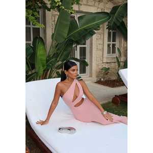 ชุดราตรีสีชมพู แบรนด์ Narcisa Chic ทรงเอไลน์ ประดับกลิตเตอร์ แขนสั้น ยาวกรอมพื้น แต่งระบายเป็นชั้นๆ ประดับด้วยคริสตัล ไข่มุก และดอกไม้ สำหรับงานพรอม - Product Image 5