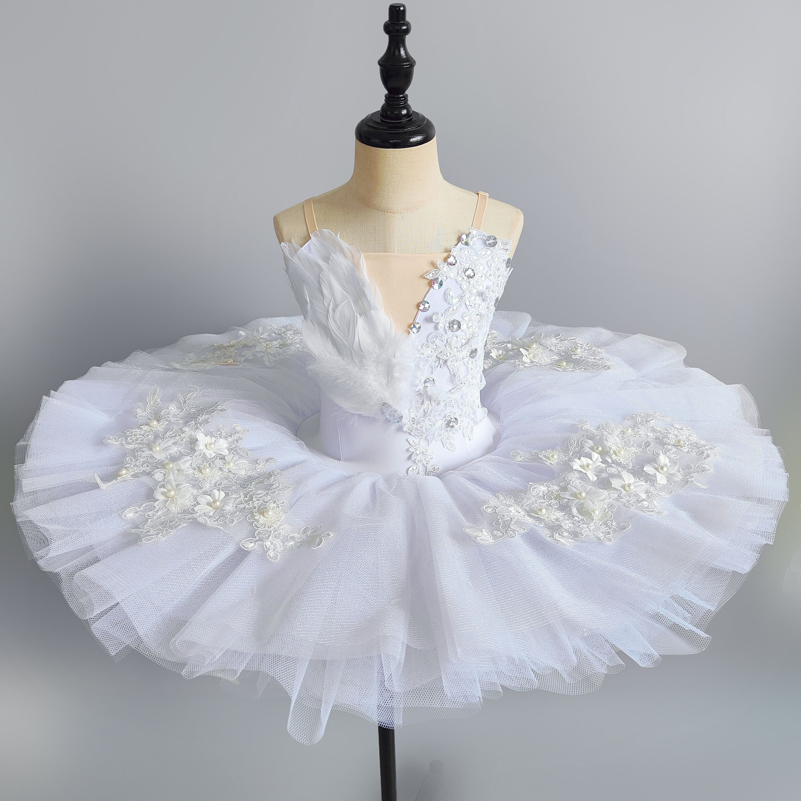 Pluma de conejo blanco