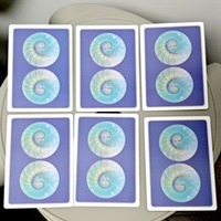 Jeu de cartes Oracle de Manifestation personnalisé, cartes blanches douces au toucher 350 g/m² avec symboles dorés, impression de luxe à bords dorés, OEM