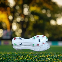 Semelles de chaussures de football en TPU légères, confortables, hautement élastiques, haute durabilité, résistantes à l'eau, antidérapantes, personnalisables, logo personnalisé