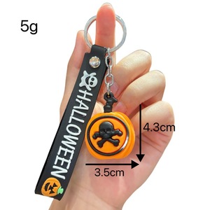 Festival transfronterizo Llavero de goma suave peculiar con temática de Halloween Regalo perfecto para estudiantes o llavero de coche - Product Image 5