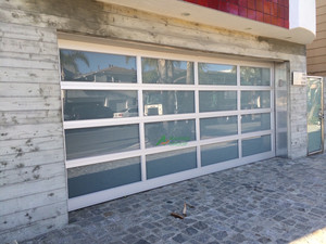 Portes <span class=keywords><strong>de</strong></span> <span class=keywords><strong>garage</strong></span> en aluminium et verre avec <span class=keywords><strong>ouverture</strong></span> latérale électrique automatique, design moderne, caractéristiques coupe-vent, vente directe d'usine - Product Image 6