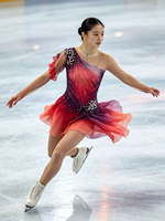 Robe de patinage artistique à épaule unique, dégradé rouge-violet, avec volants, manches longues en maille, dos ouvert orné de strass, pour adultes et enfants