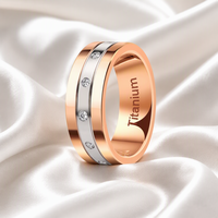 Roségoldfarbener Titanring 8mm Breit mit Zirkonia-Akzenten für Hochzeit, Verlobung und Alltag